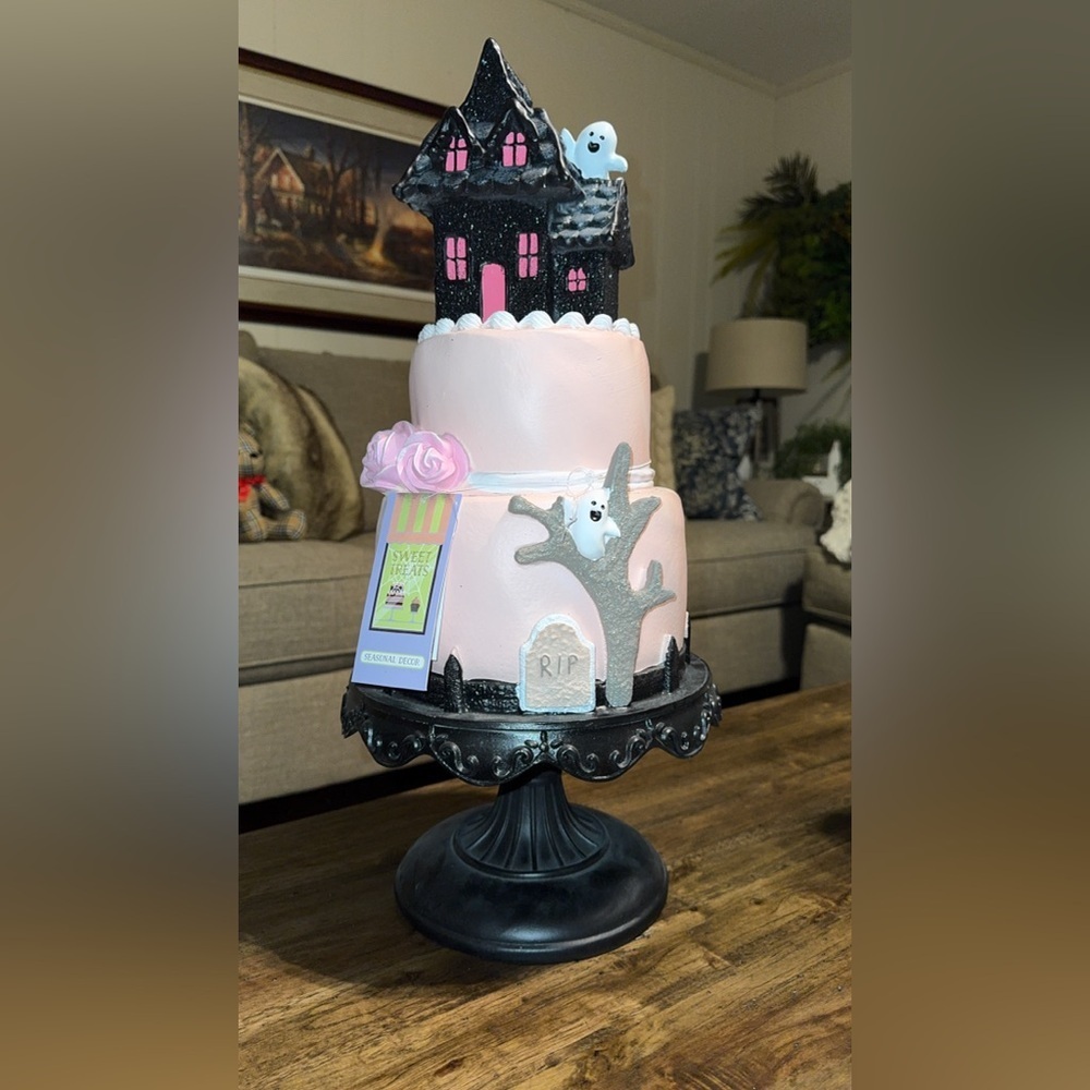 NWT Viral Pink Halloween Spooky Haunted House 3 Tier Cake Roses by Sweet Treats